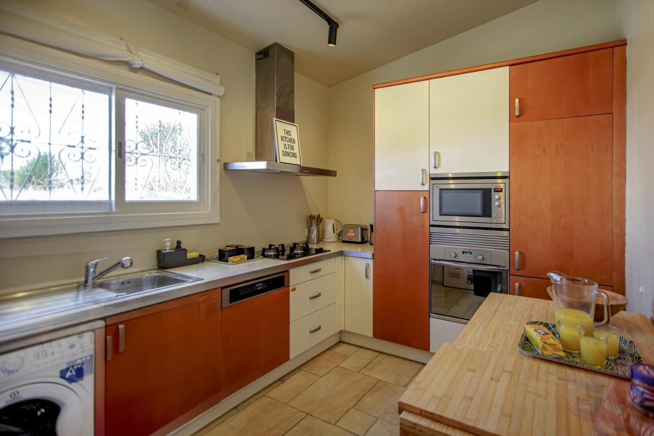 Villa Yvonne,Private Pool,Private Parking 1,7 Km From The Beatch Албуфейра Екстериор снимка